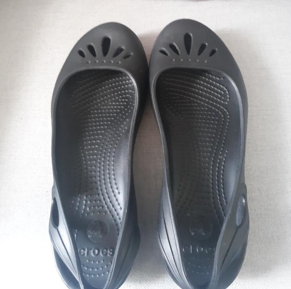 Croc flats